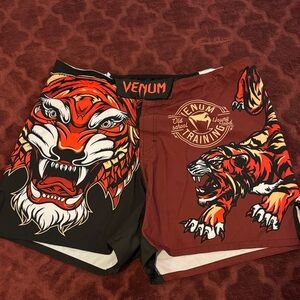 Venum Men's Tiger Graphic Shorts - Black and Red